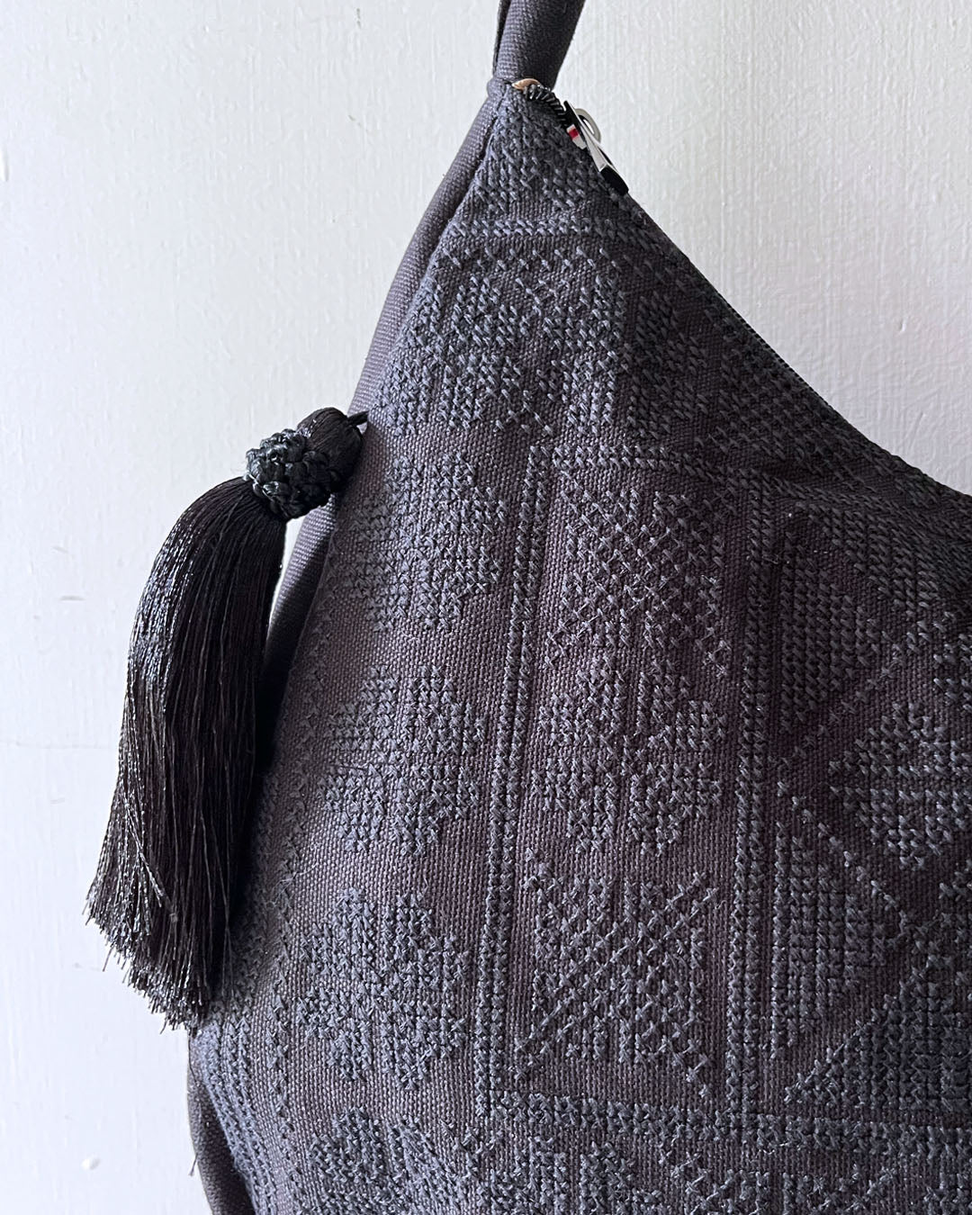 Noir Thread Hobo